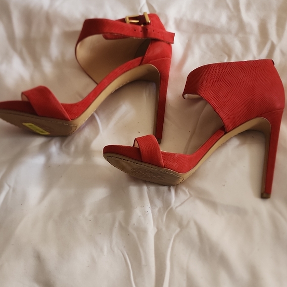 Vince Camuto Striking Red Heels - Picture 1 of 3